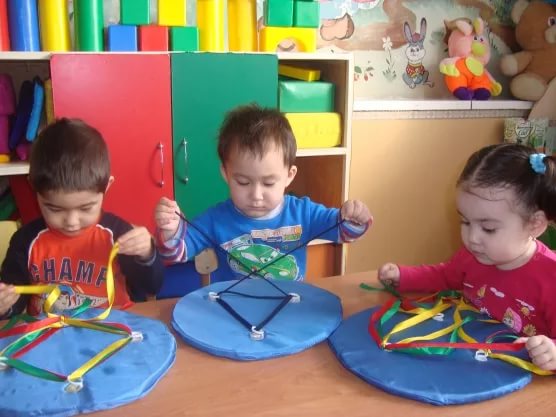 uprazhneniya dlya razvitiya melkoy motoriki ruk dlya detey