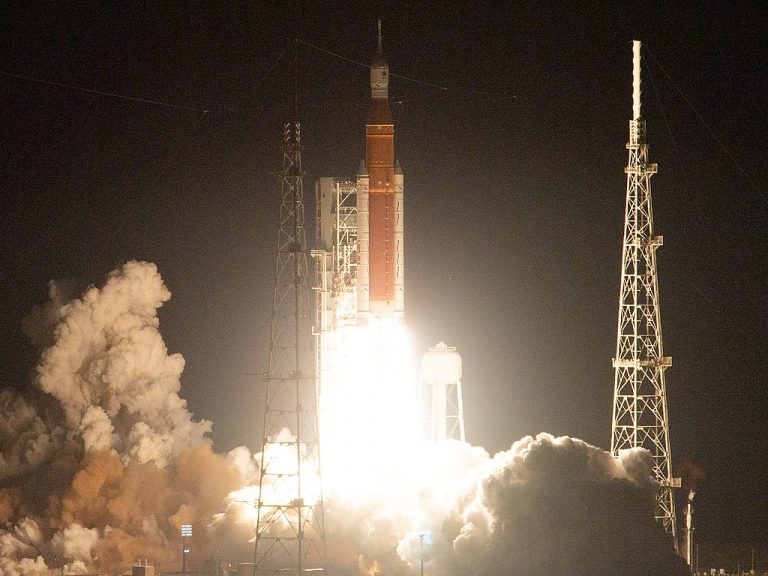 (Источник: NASA/Joel Kowsky [общественное достояние], Wikimedia Commons .) 