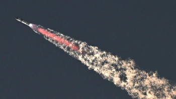 Ракетный корабль SpaceX Илона Маска взорвался через несколько минут после запуска с базы в Техасе